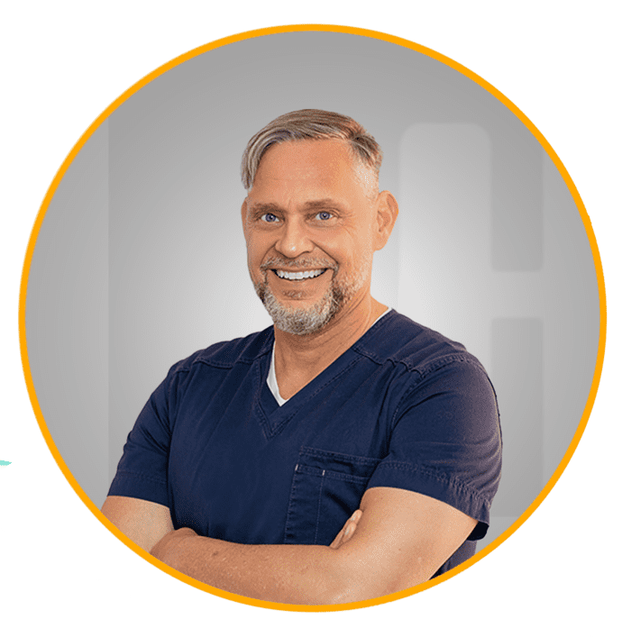 Experte für Implantologie, Dr Schmidt, bei Carree Dental in Köln